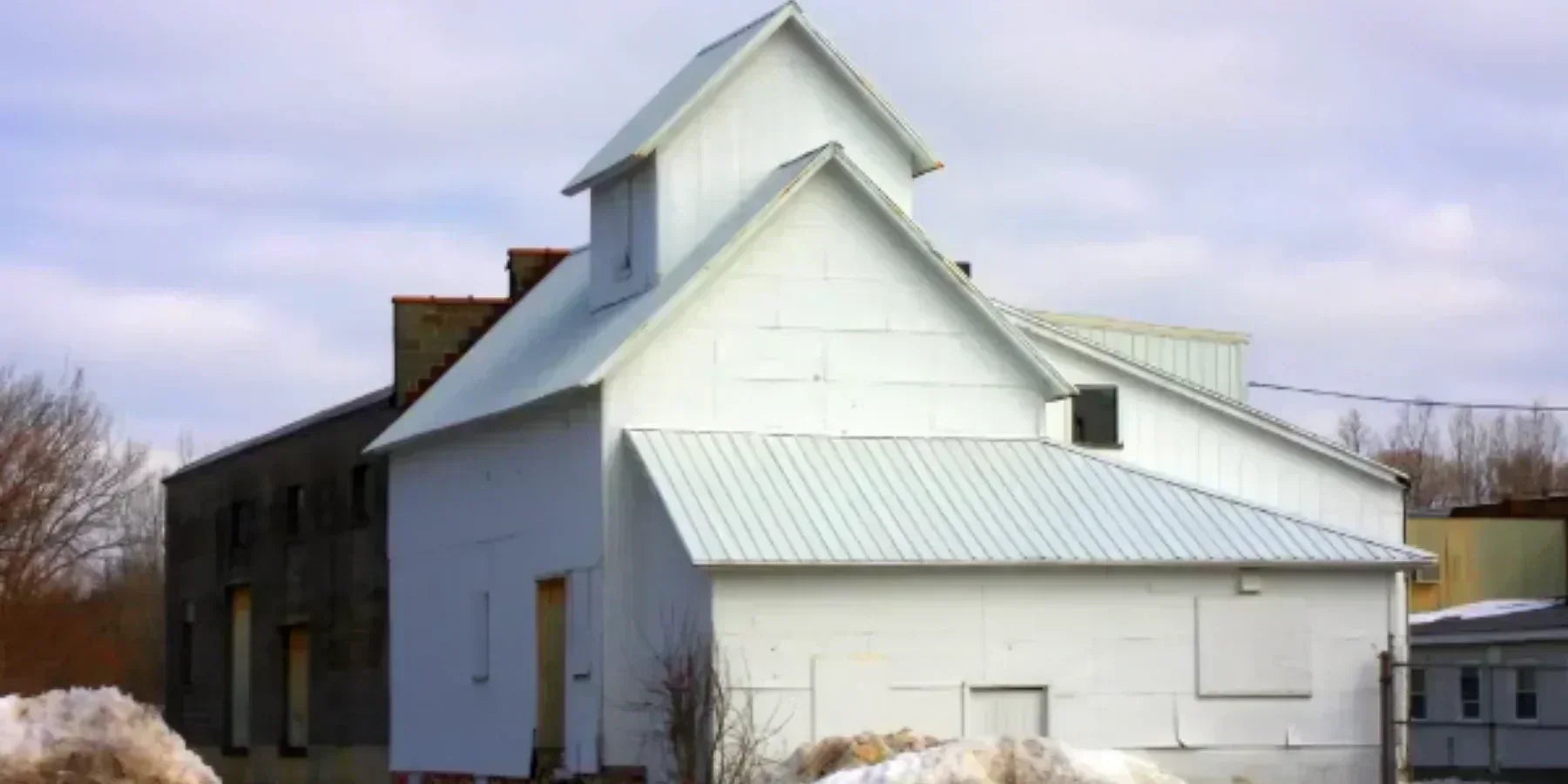 Why Metal Roofs Kill Signal - 5 Easy Fixes