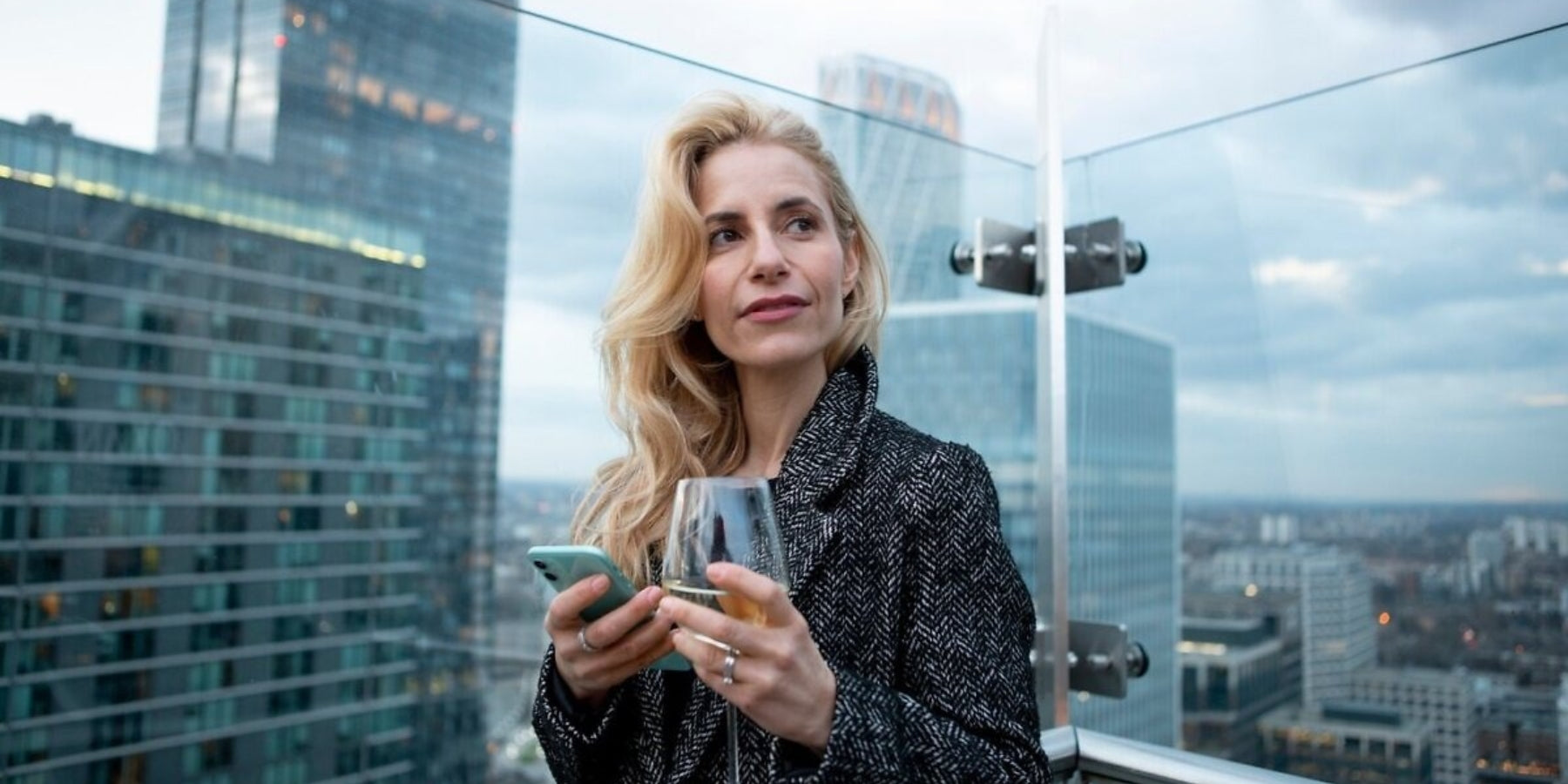 How to Boost Cell Phone Signals in a Building - Hiboost